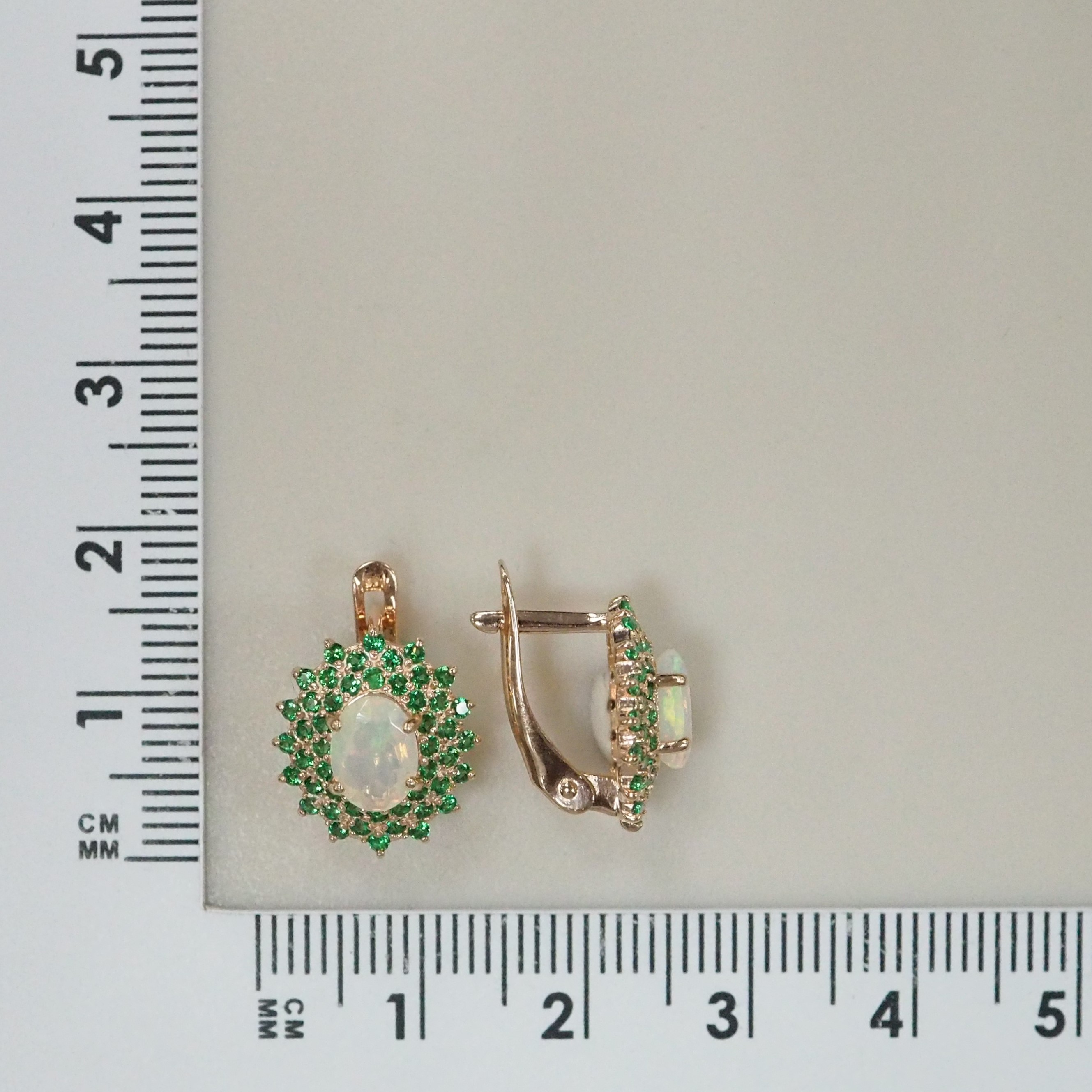 Серебряные серьги с опалами